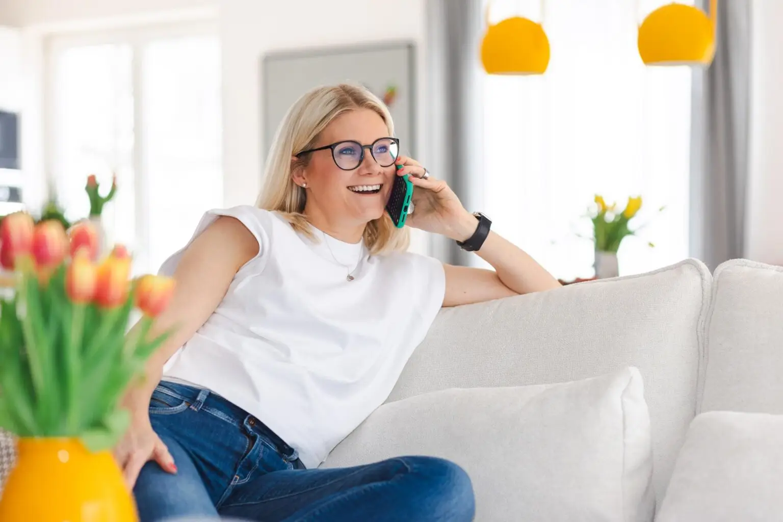 Perimenopause und Wechseljahre Coaching von Sabine Schmitt im Kundengespräch am Telefon